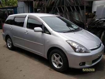 2005 Toyota Wish Wallpapers
