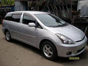 2005 Toyota Wish Wallpapers