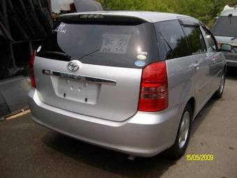 2005 Toyota Wish Images