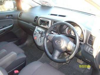 2005 Toyota Wish Pics