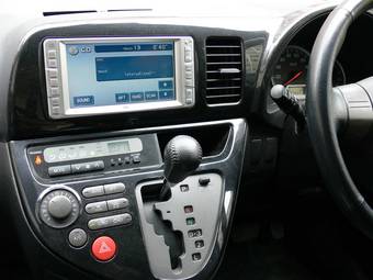 2005 Toyota Wish Pics