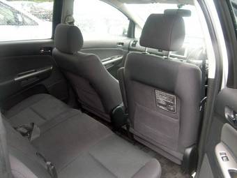 2005 Toyota Wish Pictures