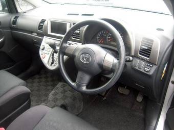 2005 Toyota Wish Pics