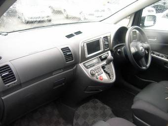 2005 Toyota Wish Pictures