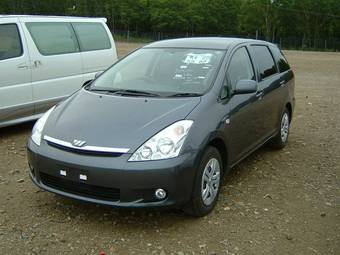 2005 Toyota Wish Photos