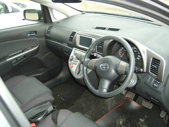 2005 Toyota Wish Pictures