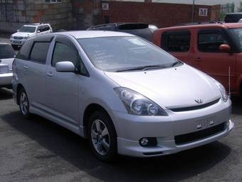 2005 Toyota Wish Pictures