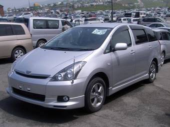 2005 Toyota Wish Pictures