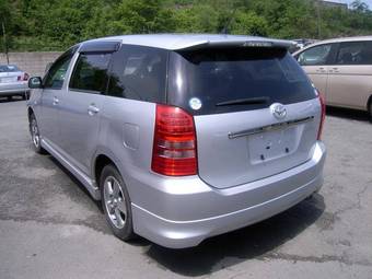 2005 Toyota Wish Photos