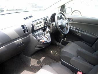 2005 Toyota Wish Photos