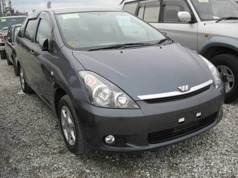 2005 Toyota Wish Pics