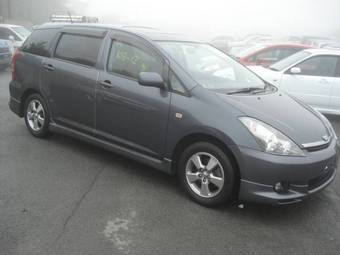 2005 Toyota Wish Pictures