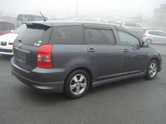 2005 Toyota Wish Photos