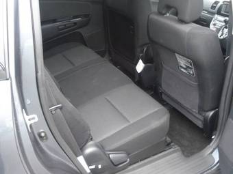 2005 Toyota Wish Pictures