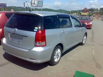 2005 Toyota Wish Photos