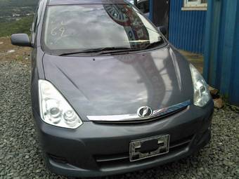 2005 Toyota Wish Pics