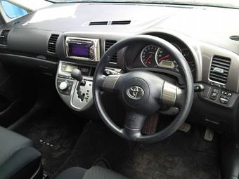 2005 Toyota Wish Pictures