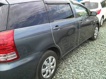 2005 Toyota Wish Photos