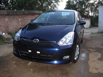 2005 Toyota Wish Photos