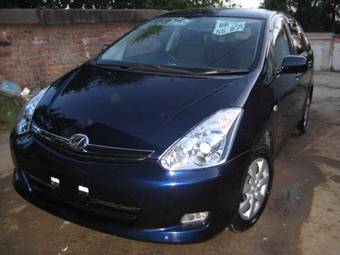 2005 Toyota Wish Pics