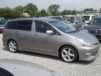 2005 Toyota Wish Wallpapers