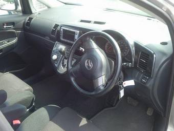 2005 Toyota Wish Pictures