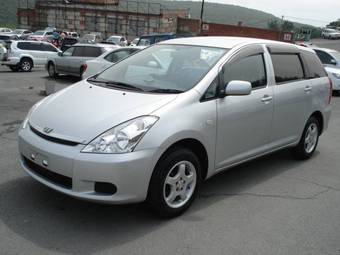 2005 Toyota Wish Pictures