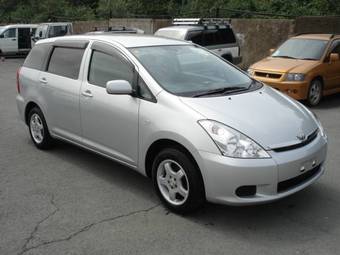 2005 Toyota Wish Photos