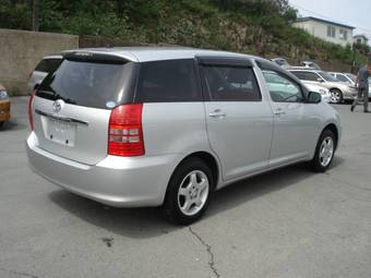 2005 Toyota Wish Pictures