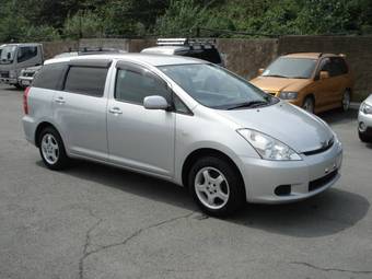 2005 Toyota Wish Photos