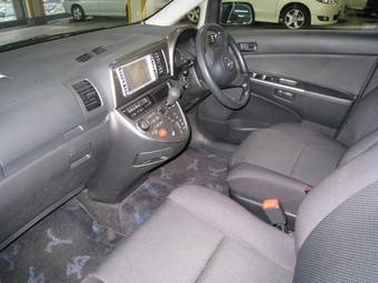 2005 Toyota Wish Pictures