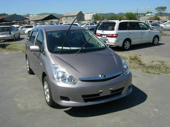 2005 Toyota Wish Images