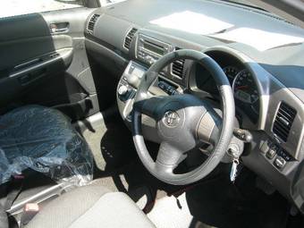 2005 Toyota Wish Pictures