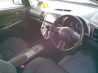 2005 Toyota Wish Photos