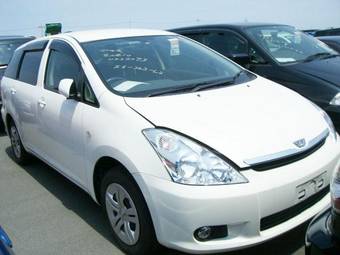 2005 Toyota Wish Photos