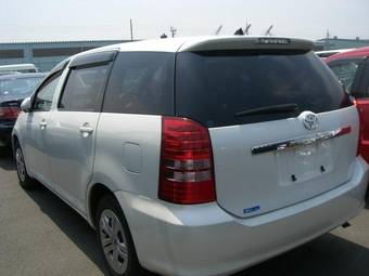 2005 Toyota Wish Pictures