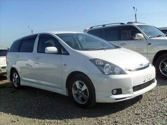 2005 Toyota Wish Pics