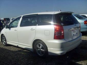 2005 Toyota Wish Photos