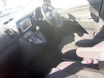 2005 Toyota Wish Photos