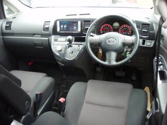 2006 Toyota Wish Pictures