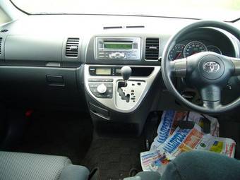 2006 Toyota Wish Pics