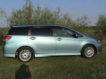 2009 Toyota Wish Photos