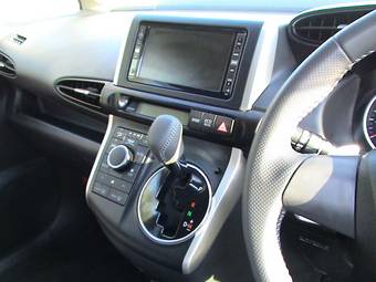 2009 Toyota Wish Photos