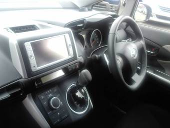 2010 Toyota Wish Pictures