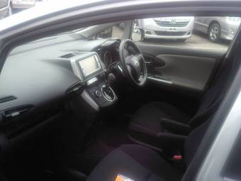 2010 Toyota Wish Pictures