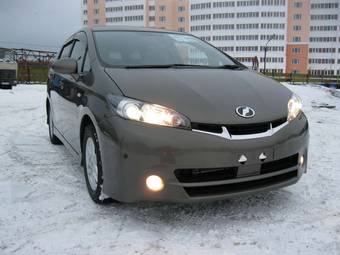 2010 Toyota Wish Pictures