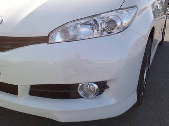 2010 Toyota Wish Images