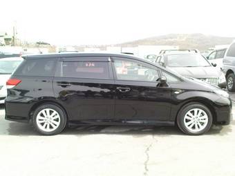 2010 Toyota Wish Images