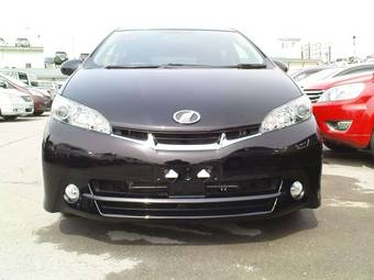 2010 Toyota Wish Pictures