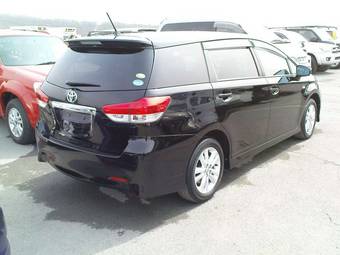 2010 Toyota Wish Pictures